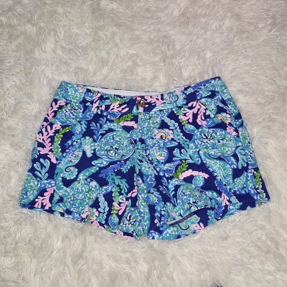 Lilly Pulitzer Buttercup Short "Turtle Villa" - Picture 2 of 10
